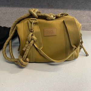 Dagne Dover sm Landon